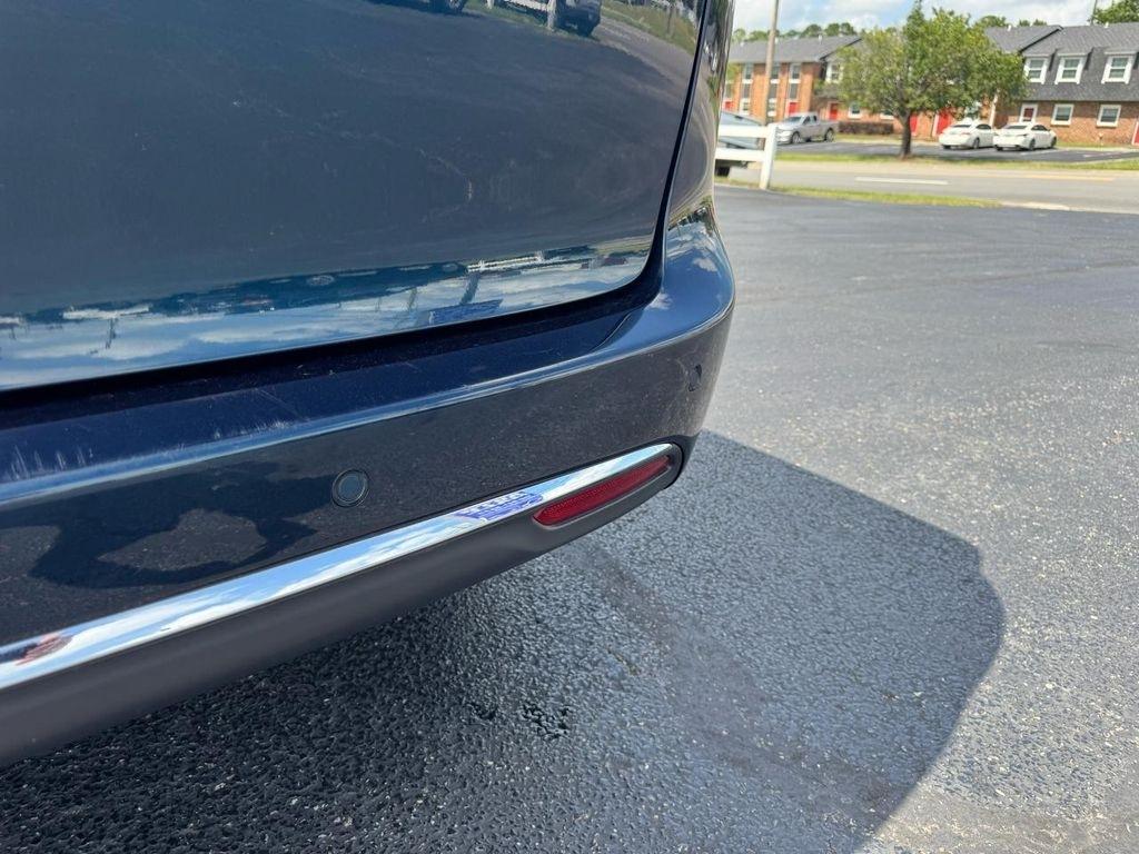 Chrysler Pacifica Touring L FWD 2023