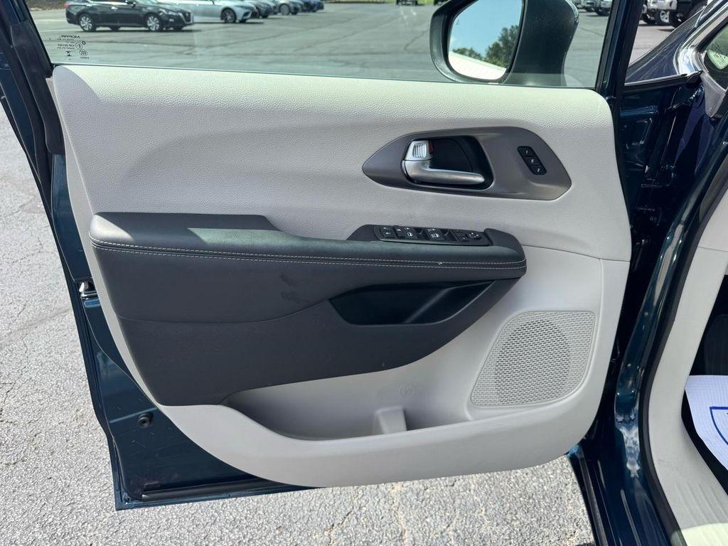 Chrysler Pacifica Touring L FWD 2023