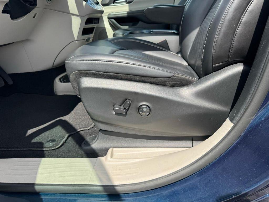 Chrysler Pacifica Touring L FWD 2023