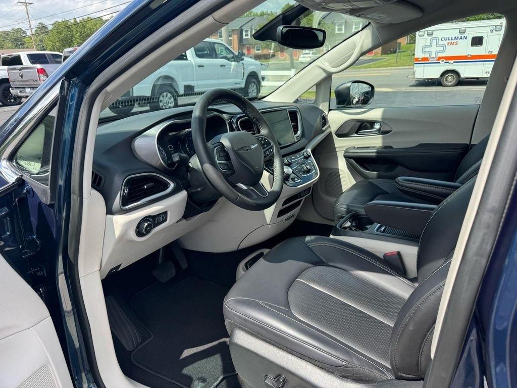 Chrysler Pacifica Touring L FWD 2023