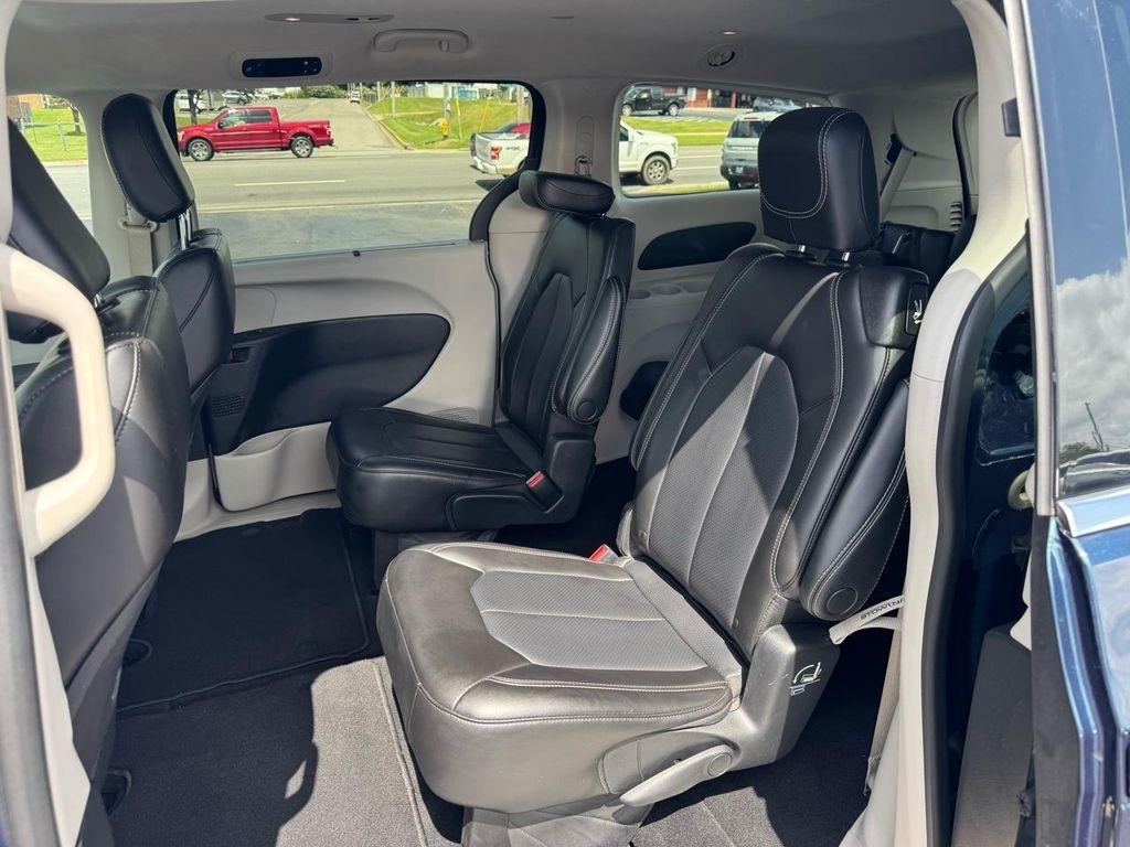 Chrysler Pacifica Touring L FWD 2023