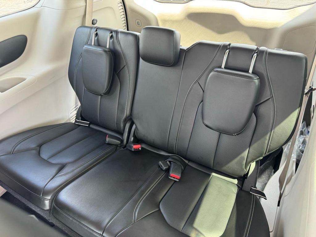 Chrysler Pacifica Touring L FWD 2023