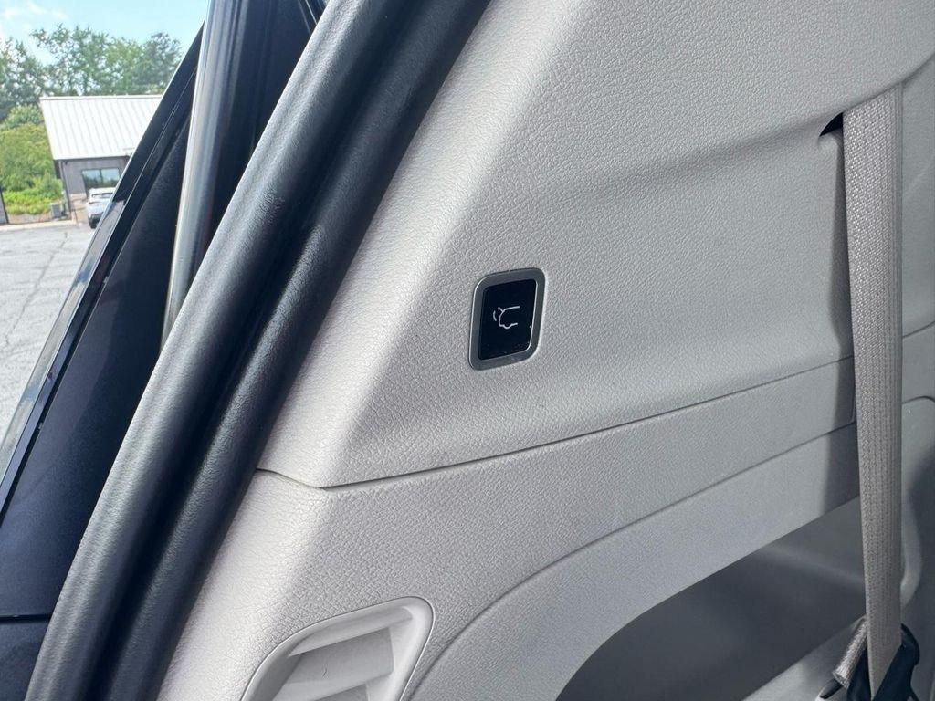 Chrysler Pacifica Touring L FWD 2023