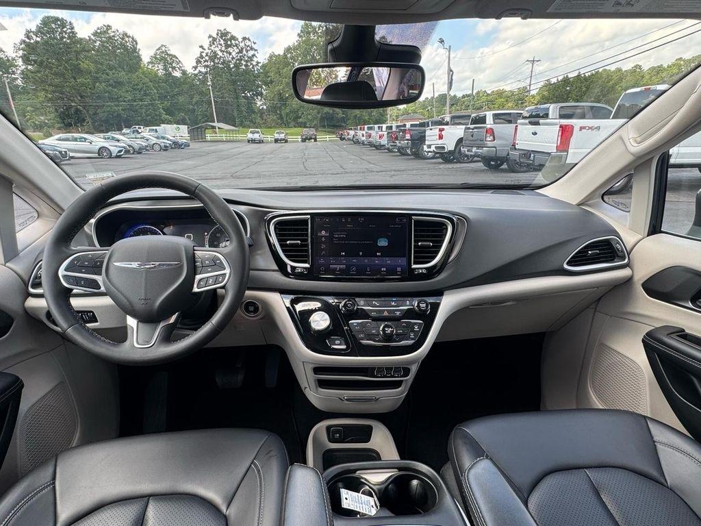Chrysler Pacifica Touring L FWD 2023