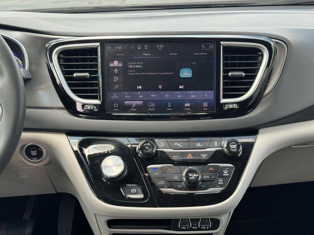 Chrysler Pacifica Touring L FWD 2023