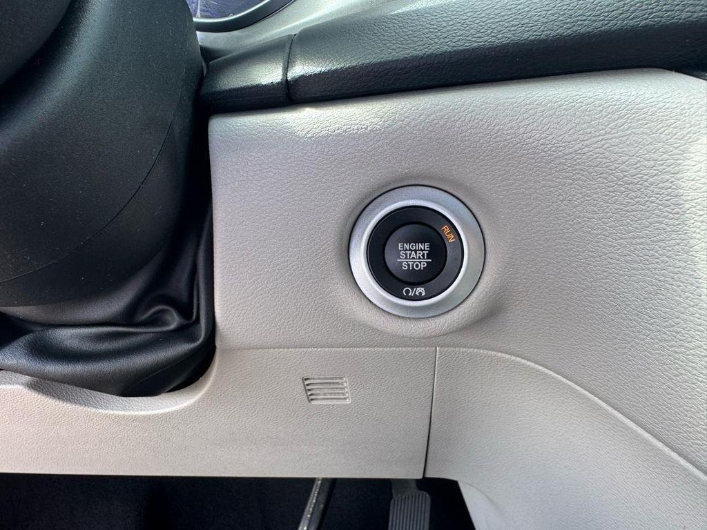 Chrysler Pacifica Touring L FWD 2023