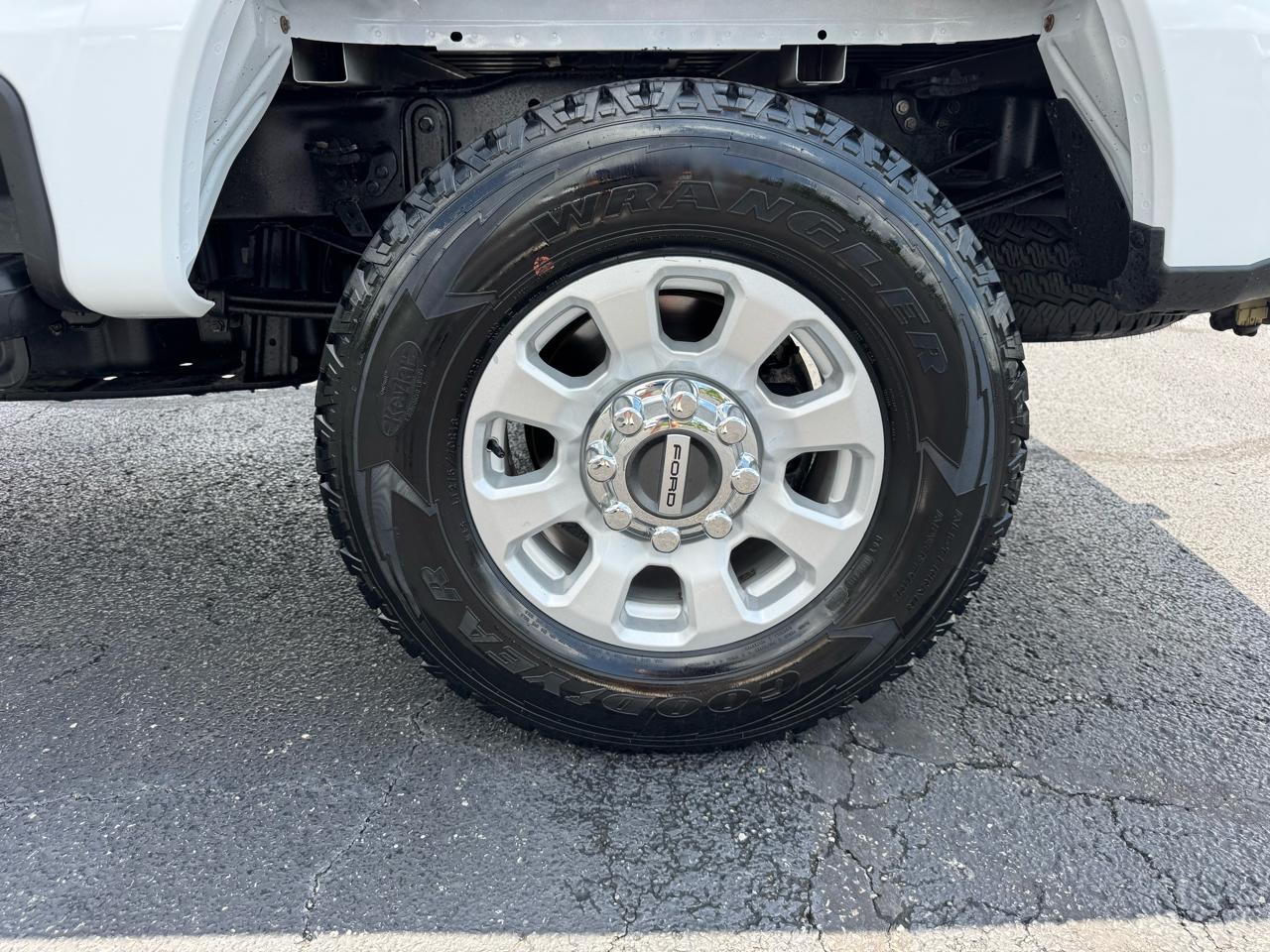 Ford Super Duty F-250 SRW King Ranch 4WD Crew Cab 8' Box 2024