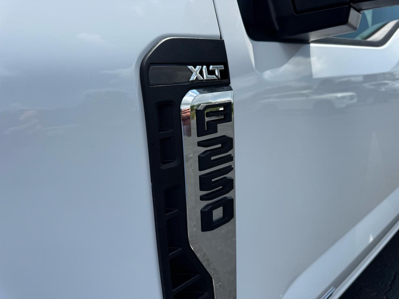 Ford Super Duty F-250 SRW King Ranch 4WD Crew Cab 8' Box 2024