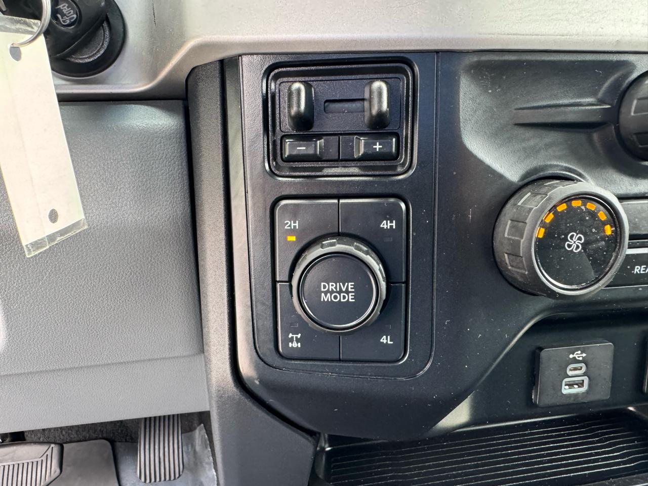 Ford Super Duty F-250 SRW King Ranch 4WD Crew Cab 8' Box 2024