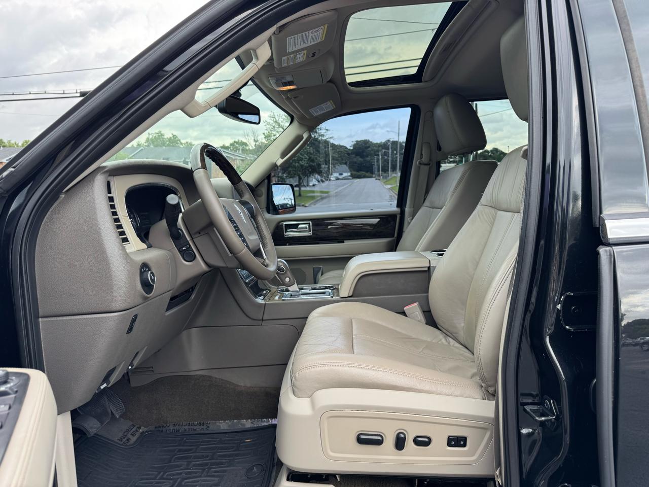 Lincoln Navigator 4WD 4dr 2015