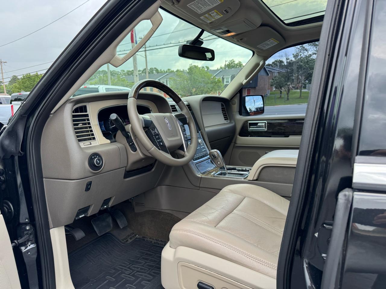 Lincoln Navigator 4WD 4dr 2015