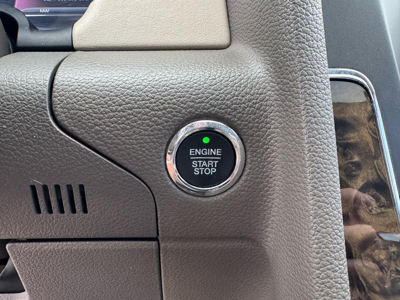Lincoln Navigator 4WD 4dr 2015