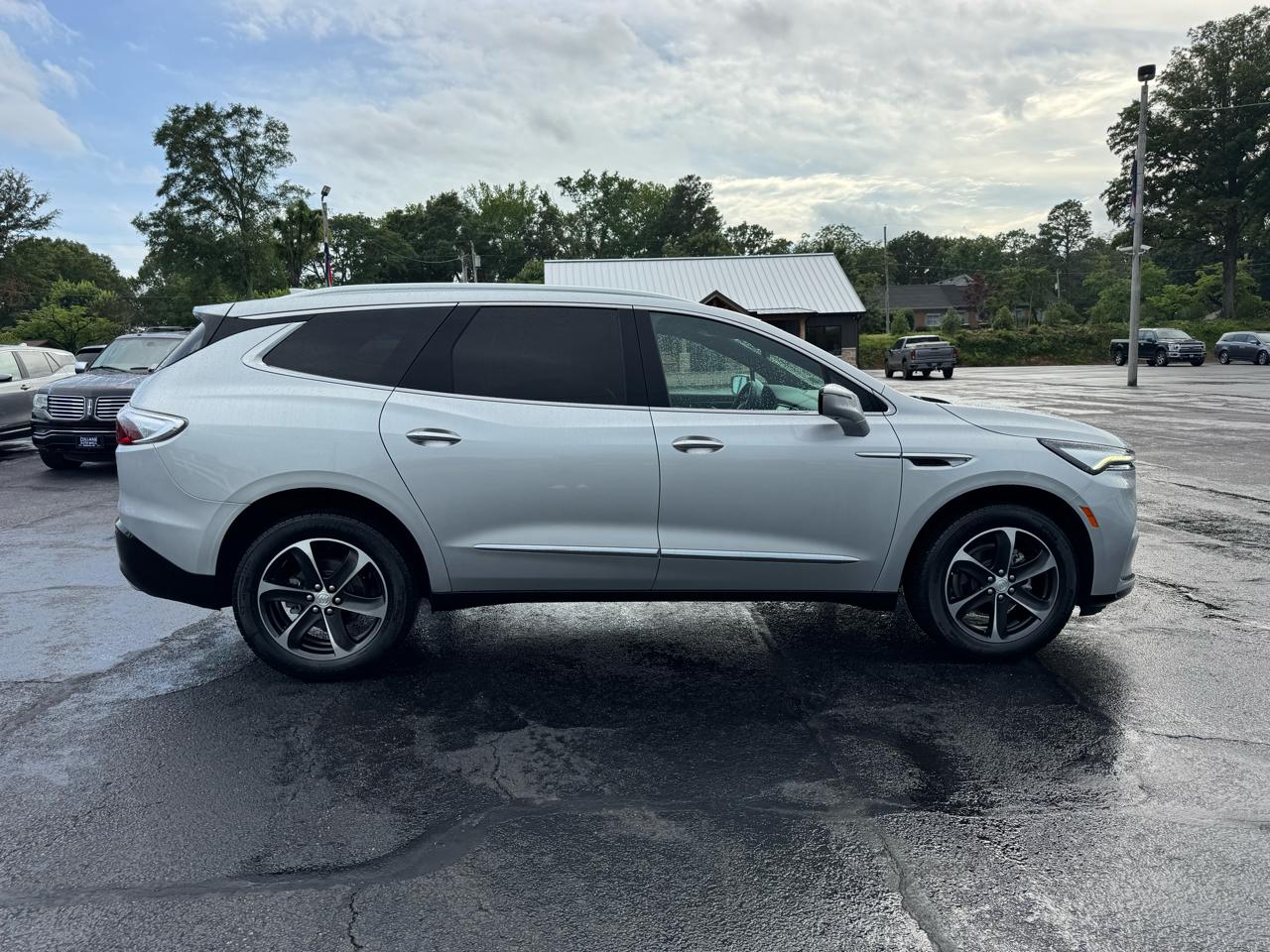 Buick Enclave FWD 4dr Essence 2022