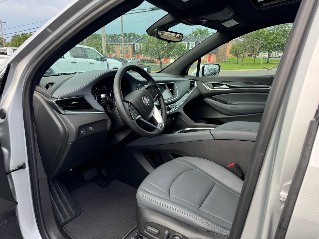 Buick Enclave FWD 4dr Essence 2022