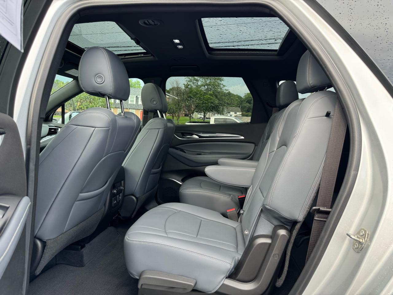 Buick Enclave FWD 4dr Essence 2022