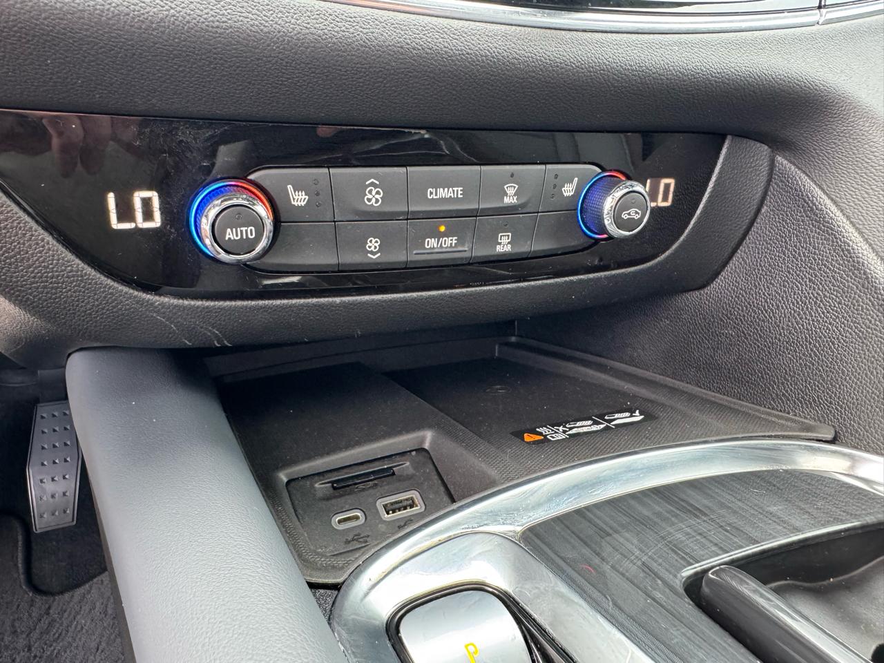 Buick Enclave FWD 4dr Essence 2022