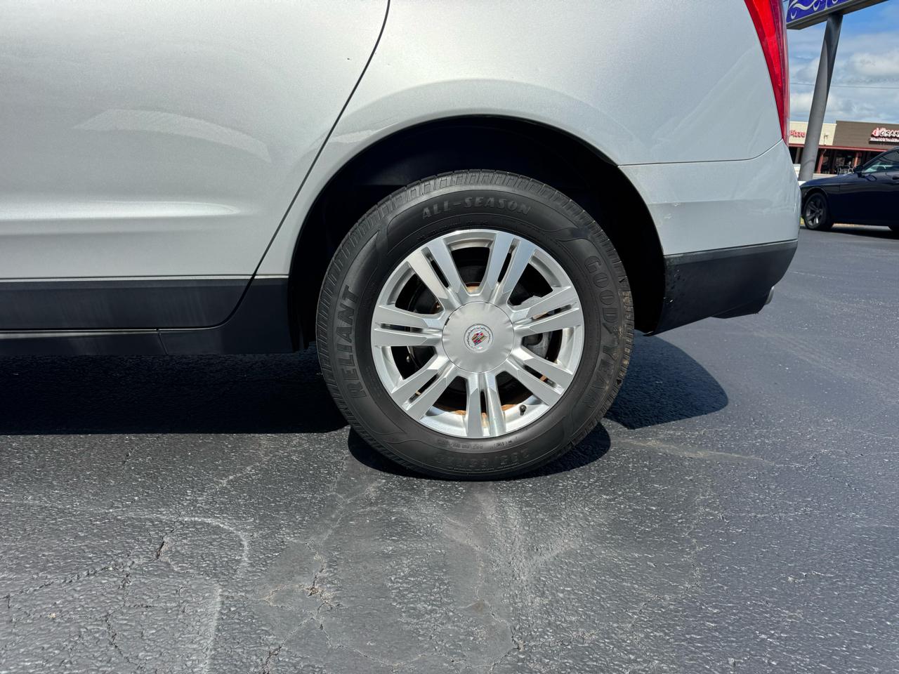 Cadillac SRX FWD 4dr Luxury Collection 2011