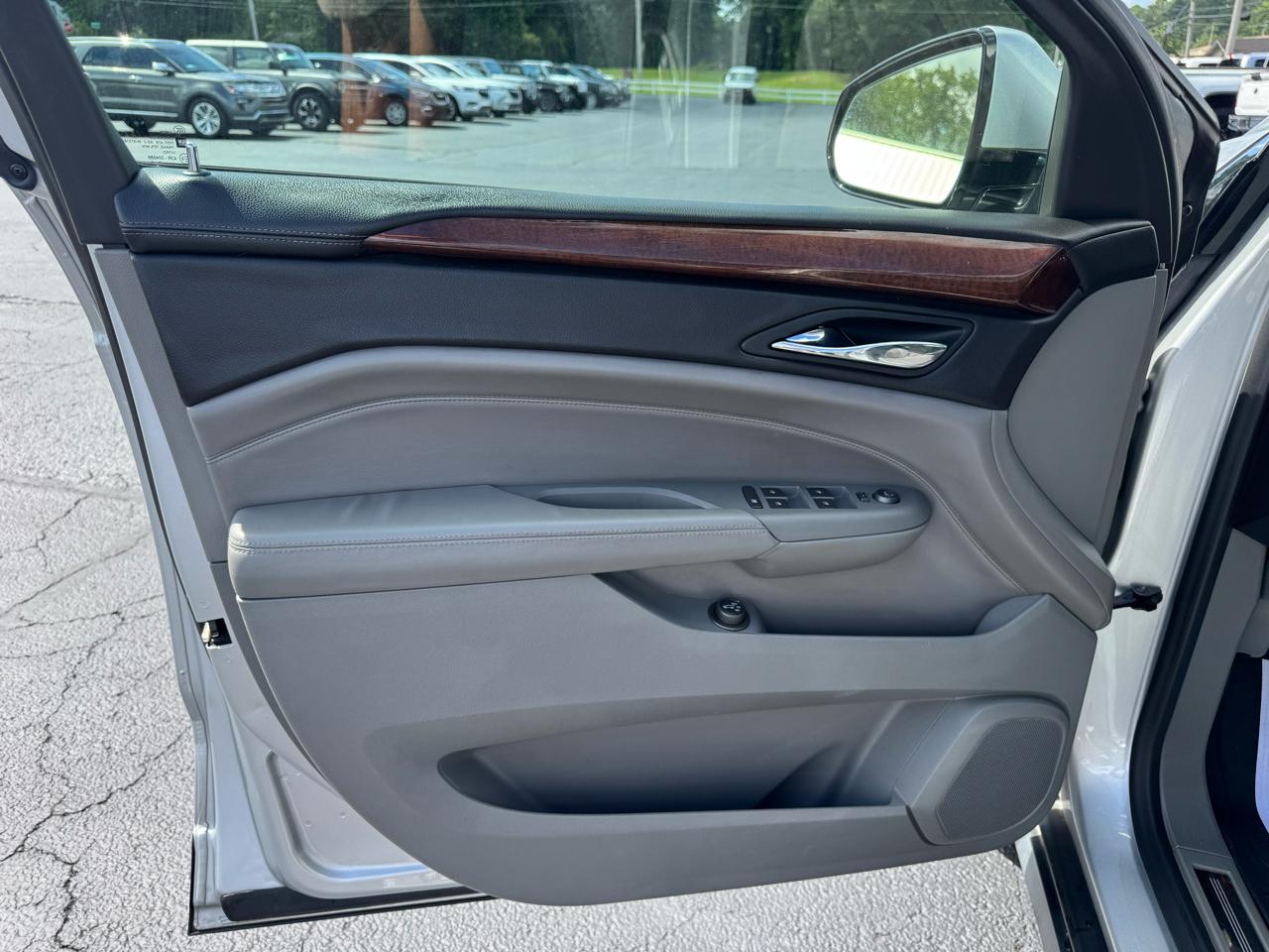Cadillac SRX FWD 4dr Luxury Collection 2011