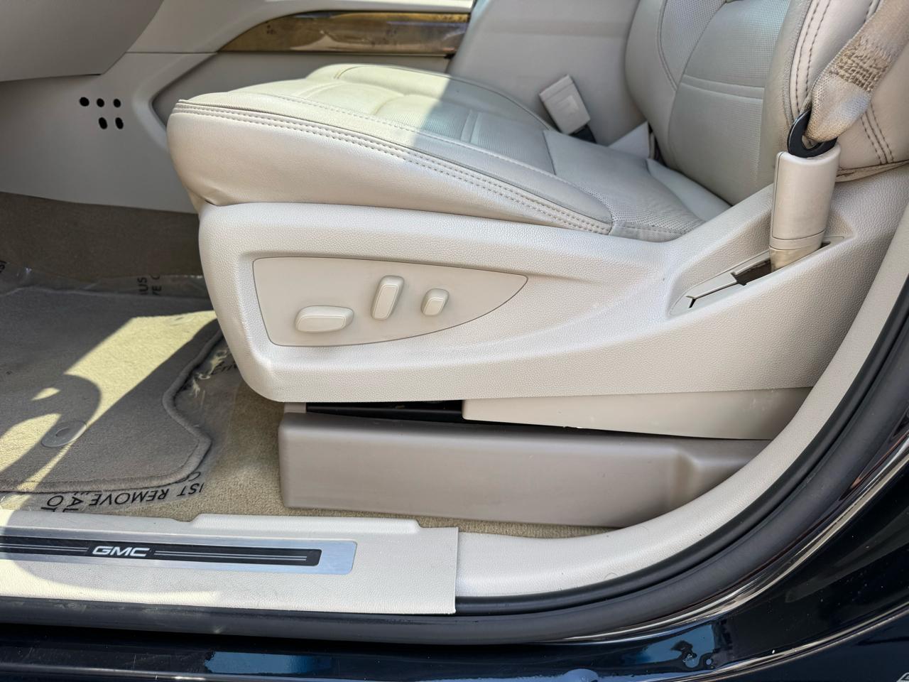 GMC Yukon XL 4WD 4dr Denali 2017
