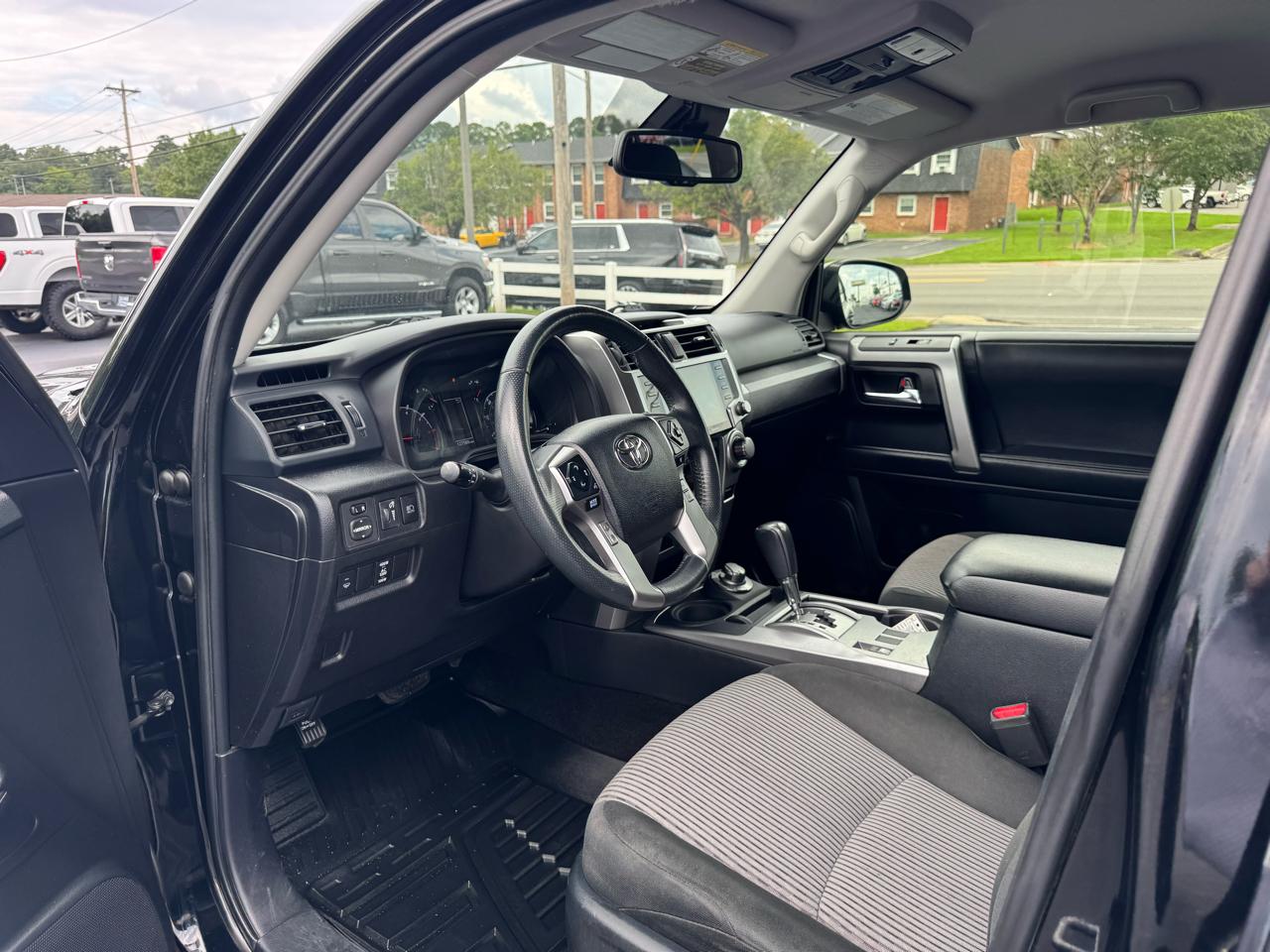 Toyota 4Runner SR5 4WD (Natl) 2021