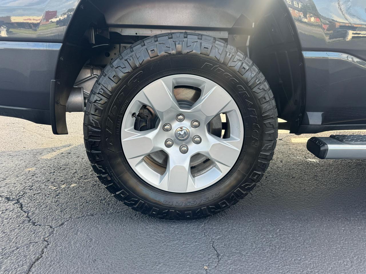 RAM 1500 Big Horn 4x4 Quad Cab 6'4" Box 2021