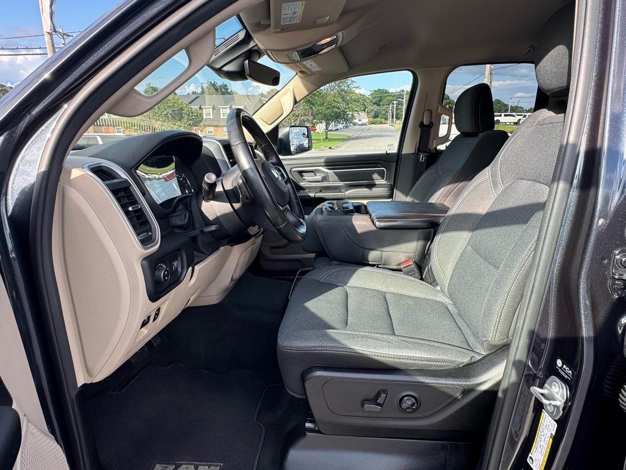 RAM 1500 Big Horn 4x4 Quad Cab 6'4" Box 2021