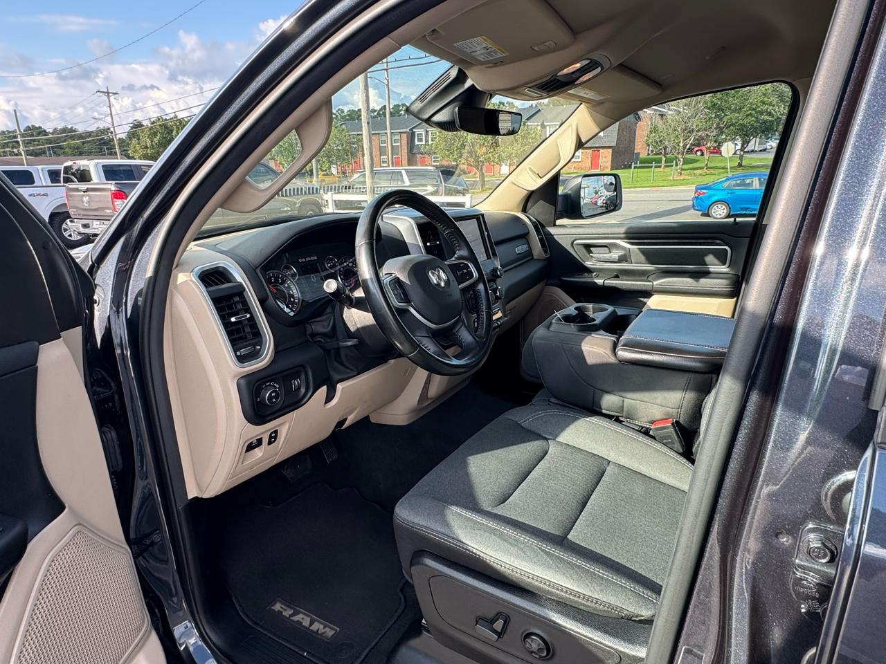 RAM 1500 Big Horn 4x4 Quad Cab 6'4" Box 2021