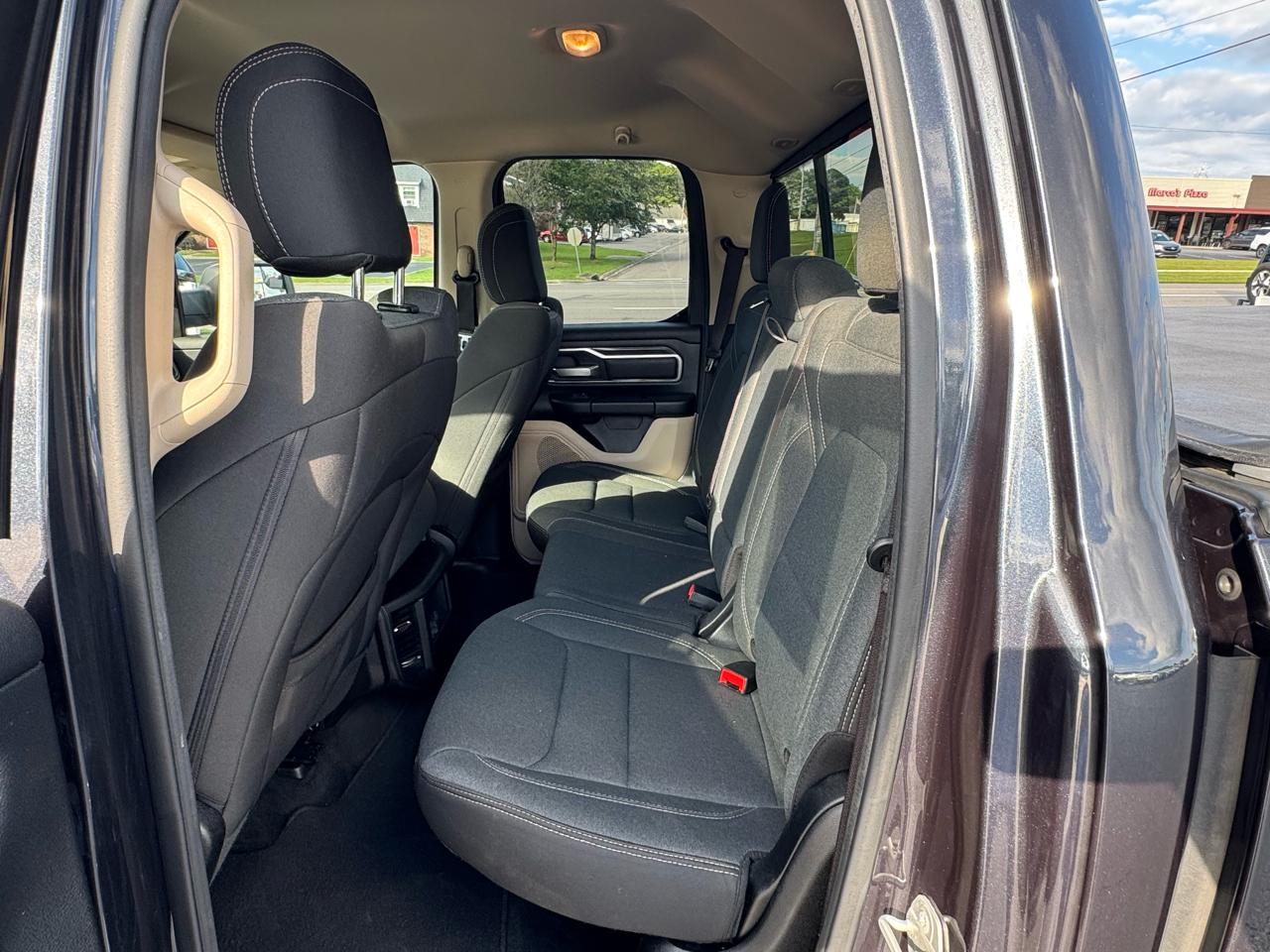 RAM 1500 Big Horn 4x4 Quad Cab 6'4" Box 2021