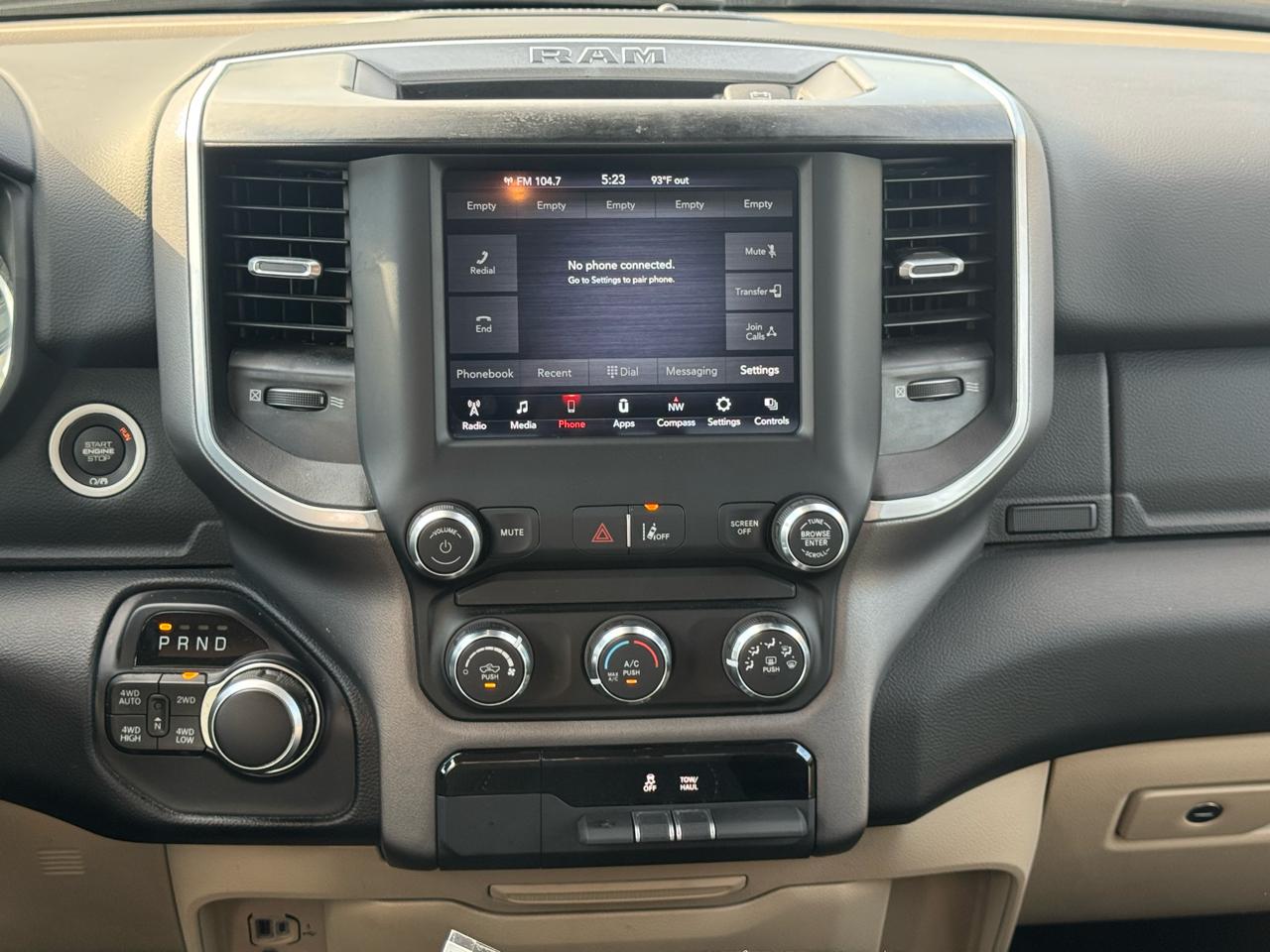 RAM 1500 Big Horn 4x4 Quad Cab 6'4" Box 2021