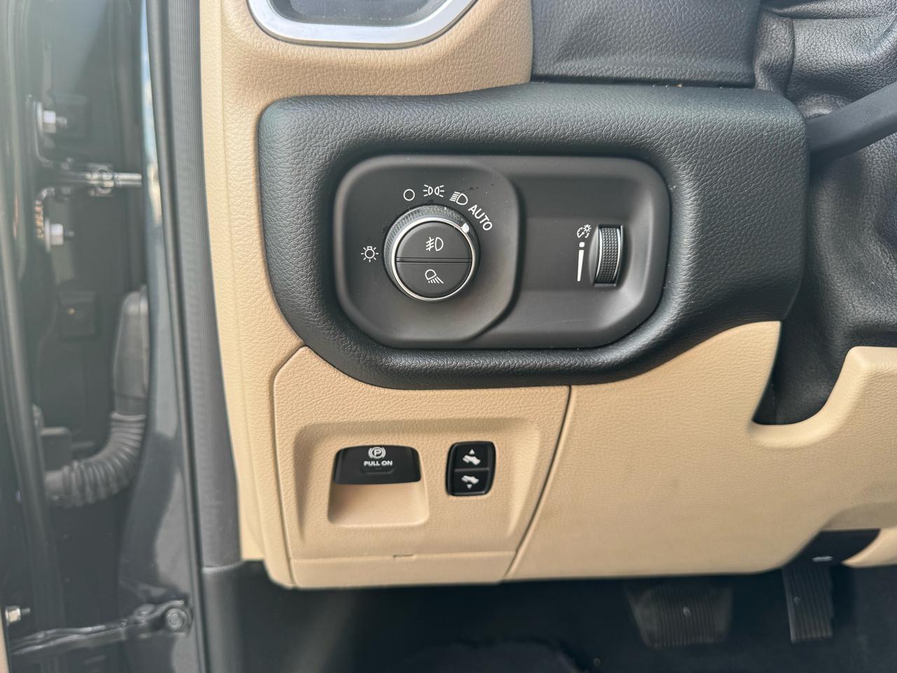 RAM 1500 Big Horn 4x4 Quad Cab 6'4" Box 2021