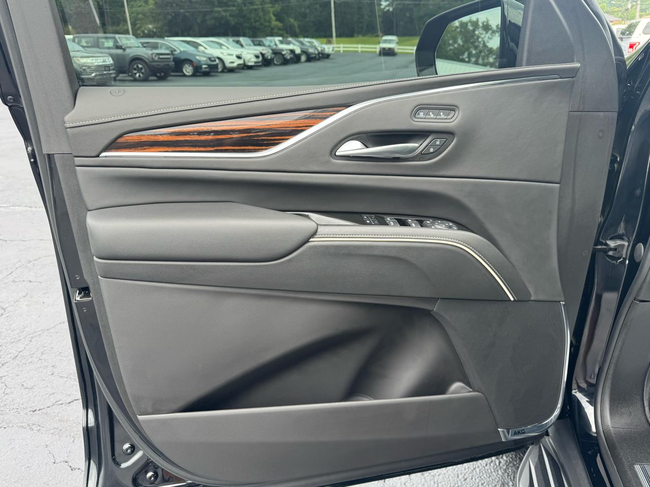 Cadillac Escalade ESV 4WD 4dr Premium Luxury 2023