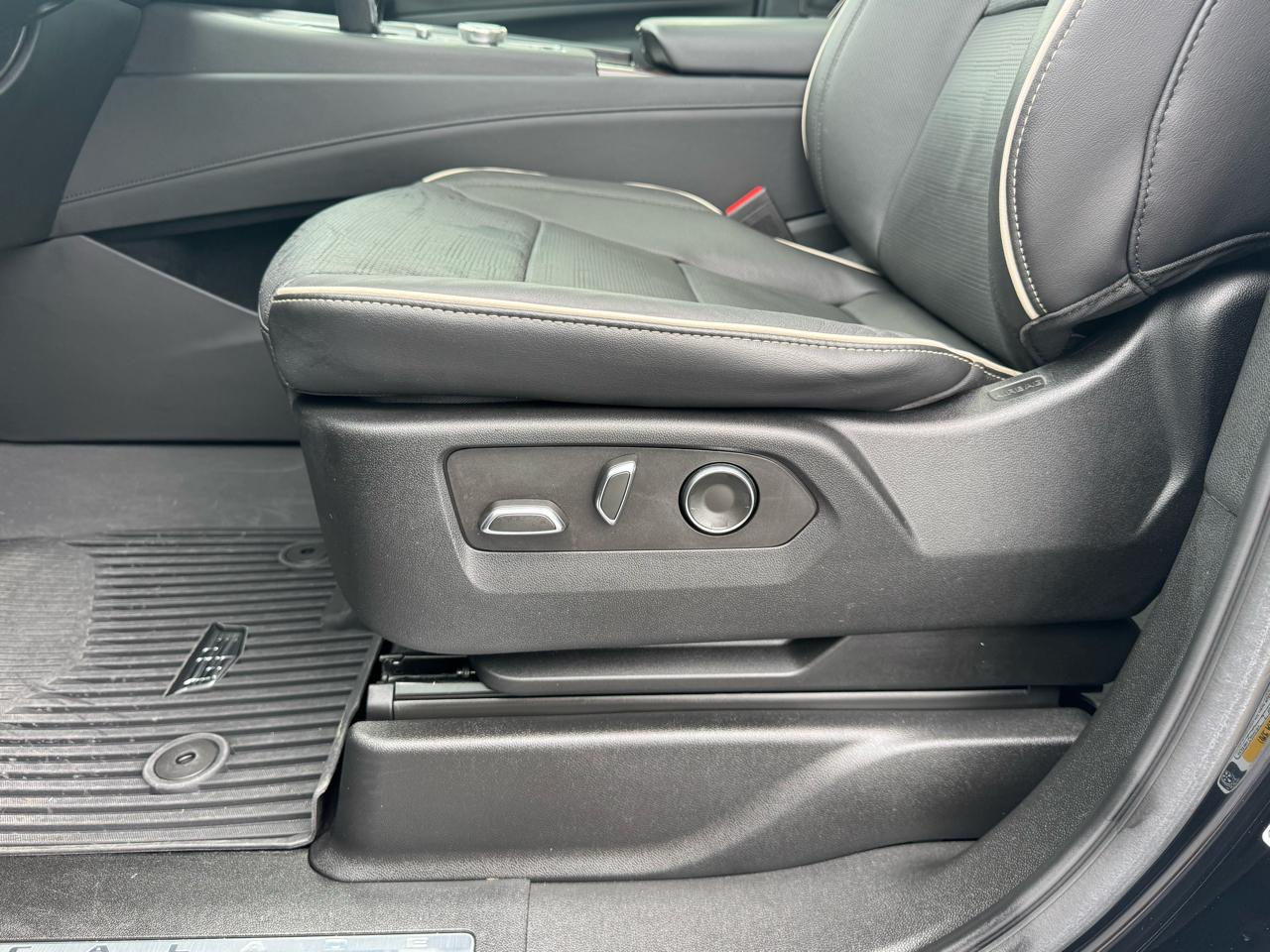 Cadillac Escalade ESV 4WD 4dr Premium Luxury 2023