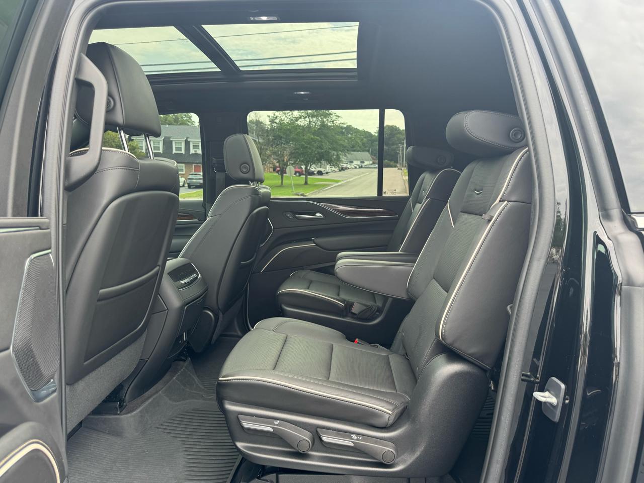 Cadillac Escalade ESV 4WD 4dr Premium Luxury 2023