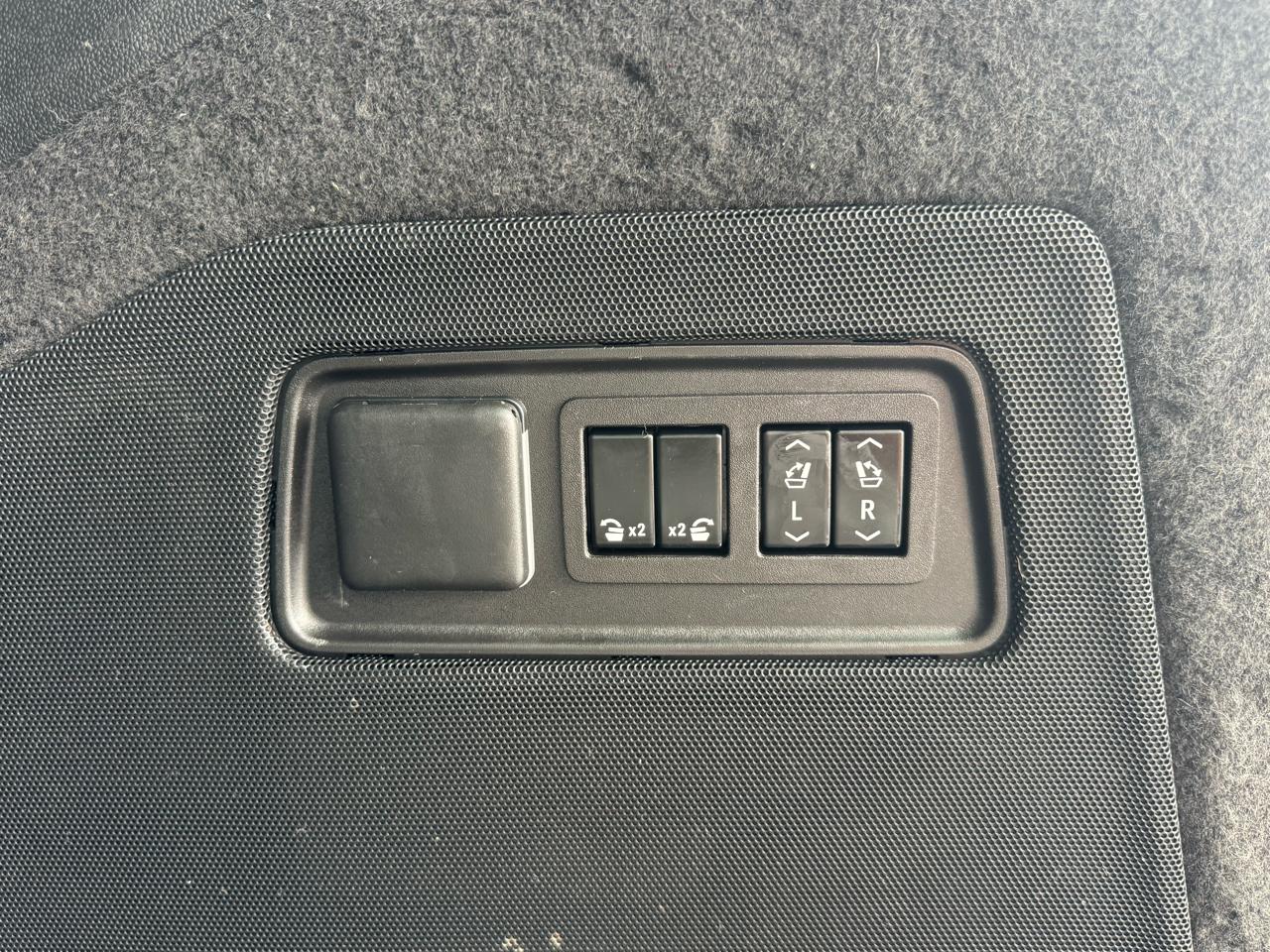 Cadillac Escalade ESV 4WD 4dr Premium Luxury 2023
