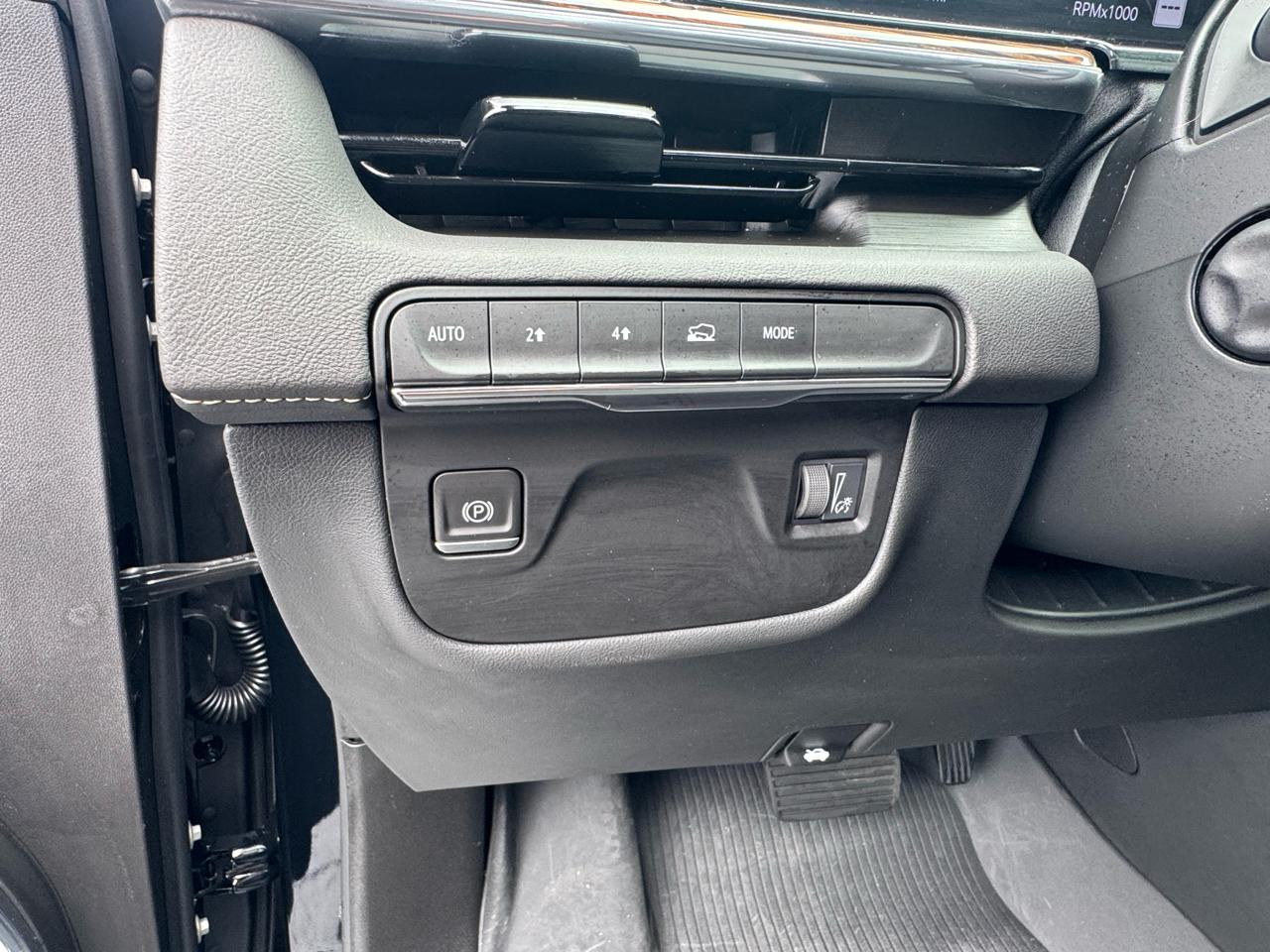 Cadillac Escalade ESV 4WD 4dr Premium Luxury 2023