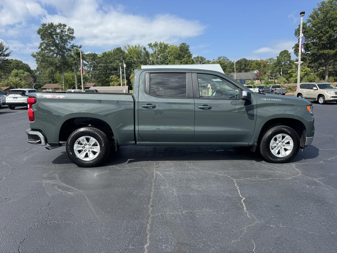 Chevrolet Silverado 1500 4WD Crew Cab 147" LT w/1LT 2025