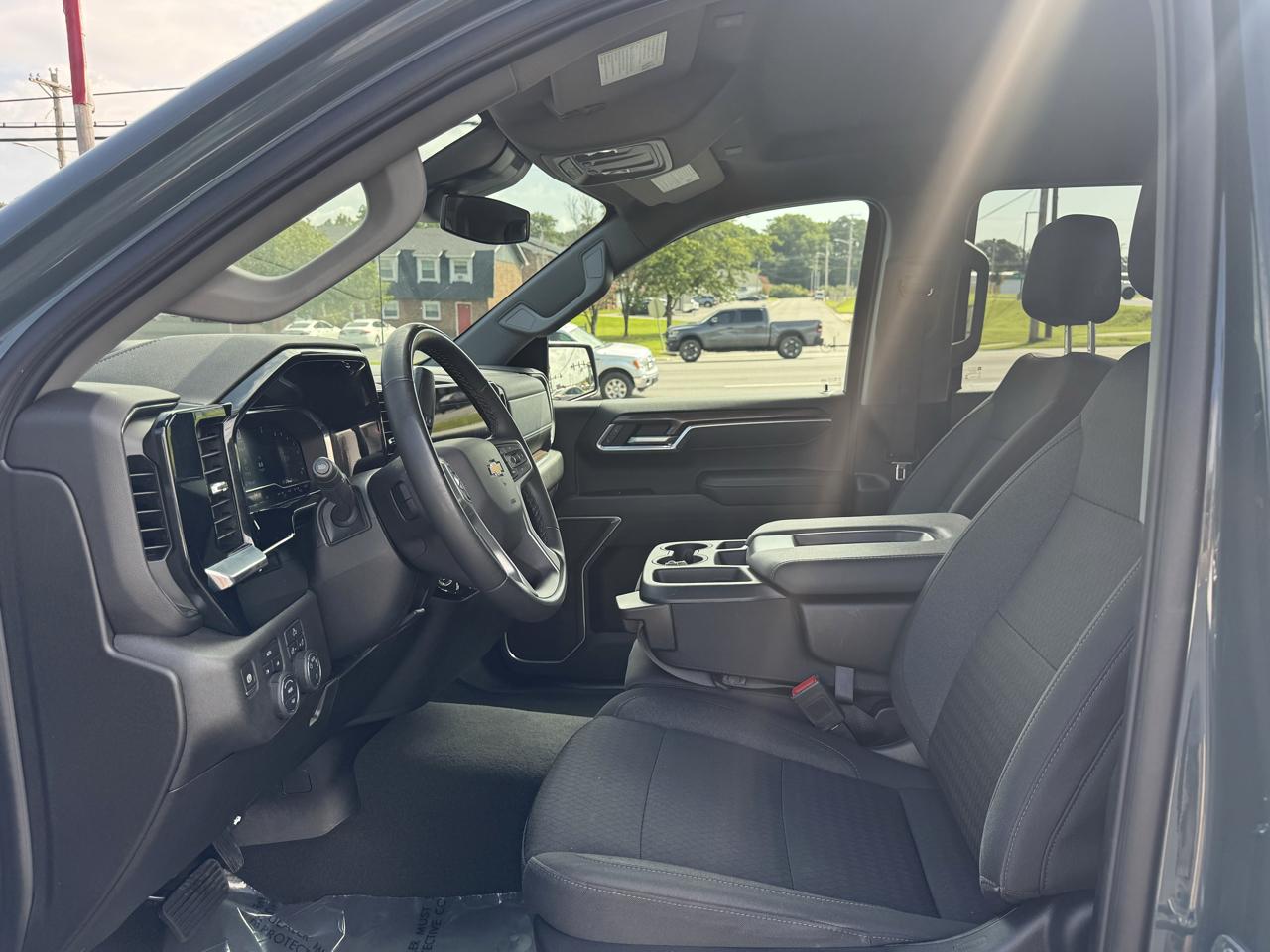 Chevrolet Silverado 1500 4WD Crew Cab 147" LT w/1LT 2025