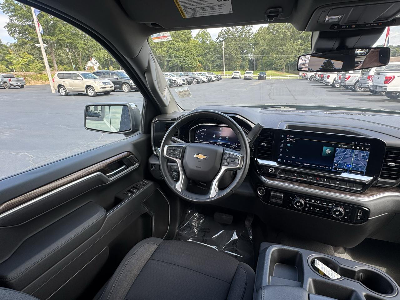 Chevrolet Silverado 1500 4WD Crew Cab 147" LT w/1LT 2025