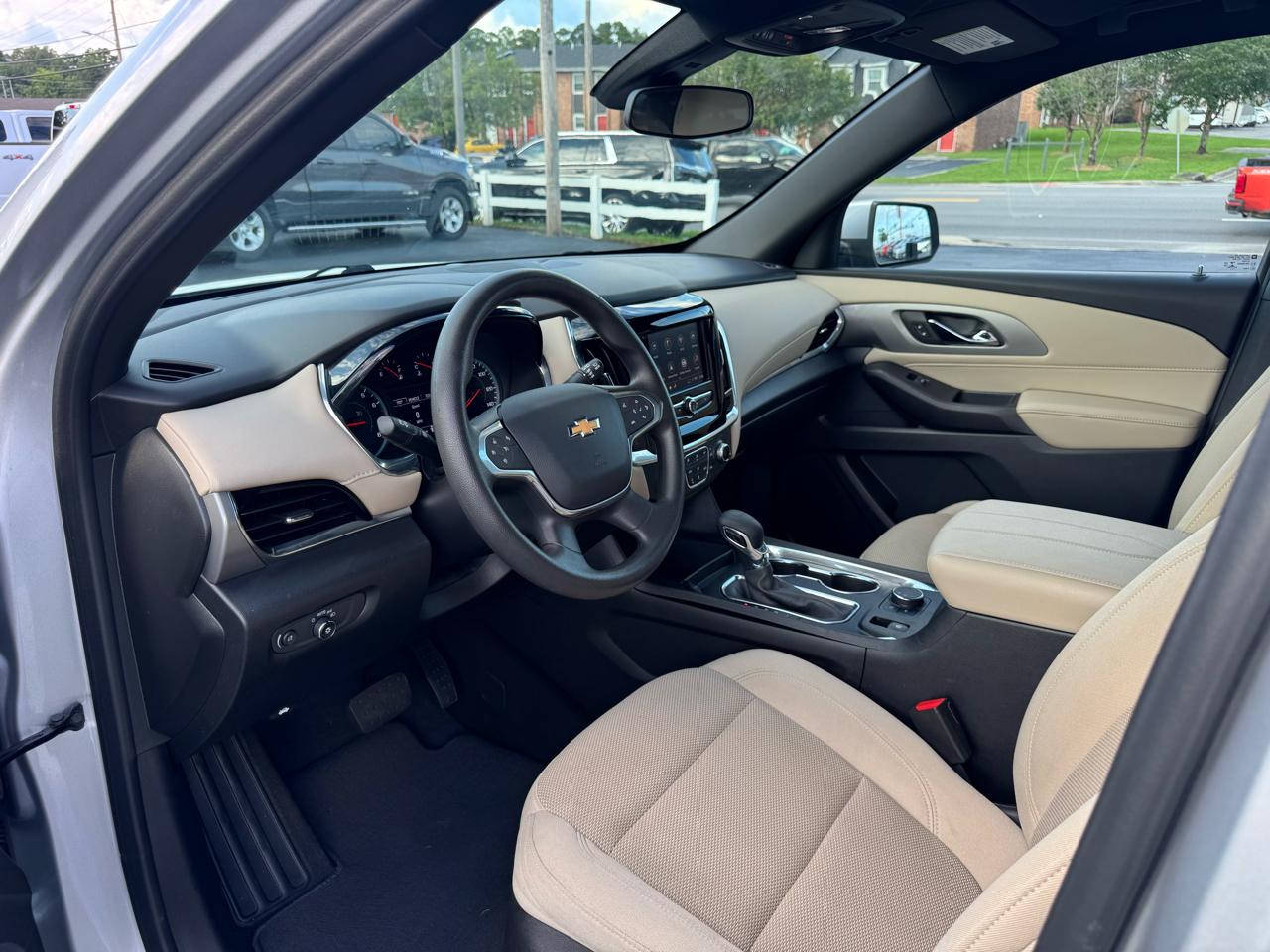 Chevrolet Traverse FWD 4dr LS w/1FL 2022