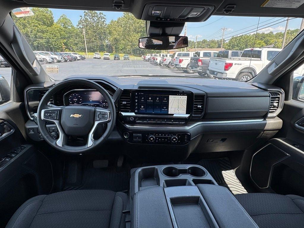 Chevrolet Silverado 1500 4WD Crew Cab 147" LT w/1LT 2025