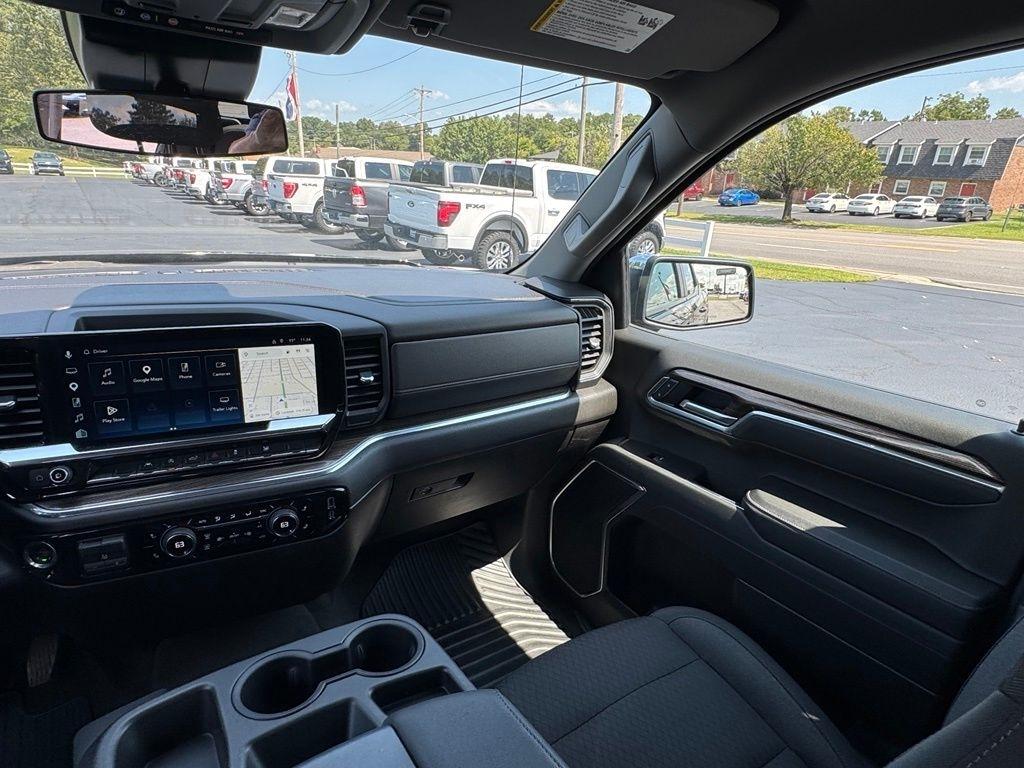 Chevrolet Silverado 1500 4WD Crew Cab 147" LT w/1LT 2025