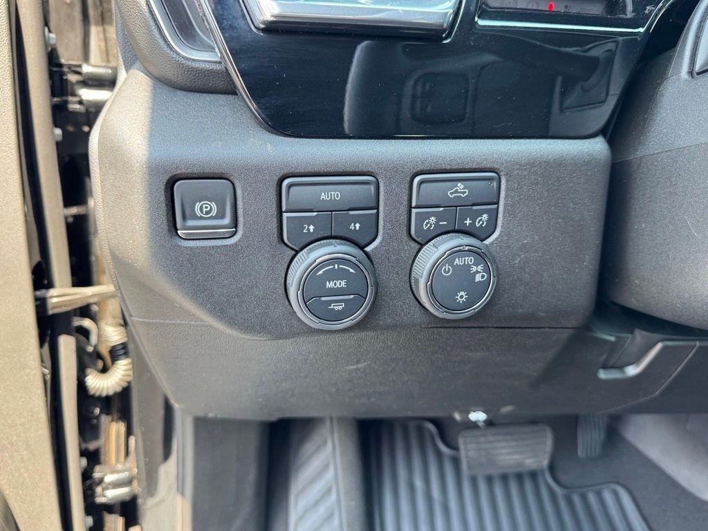 Chevrolet Silverado 1500 4WD Crew Cab 147" LT w/1LT 2025