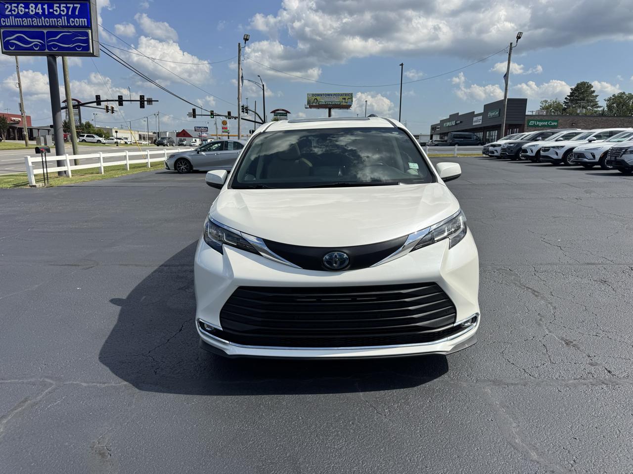 Toyota Sienna XLE FWD 8-Passenger (Natl) 2021