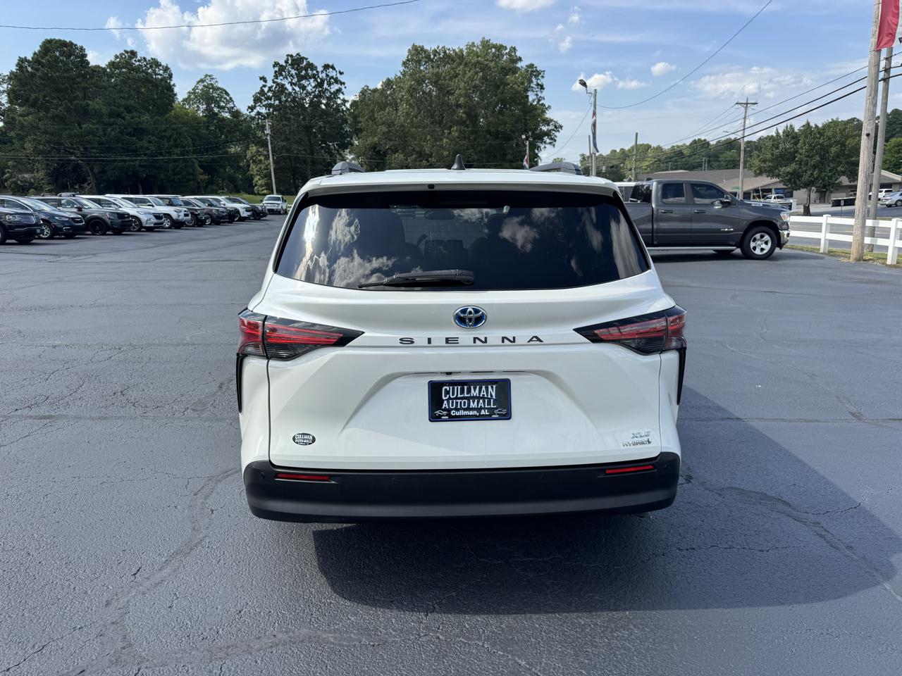 Toyota Sienna XLE FWD 8-Passenger (Natl) 2021