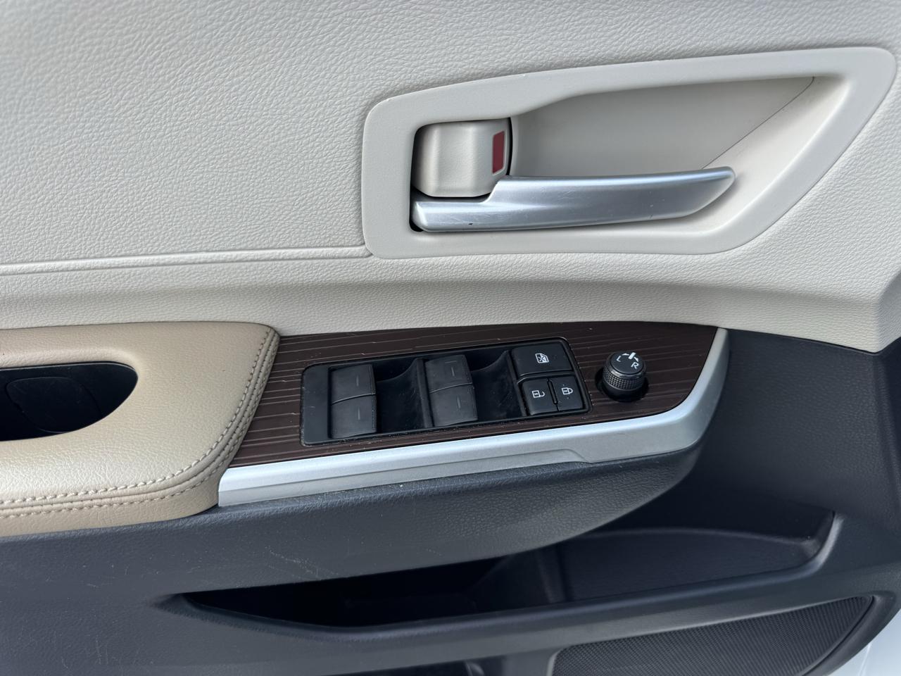 Toyota Sienna XLE FWD 8-Passenger (Natl) 2021