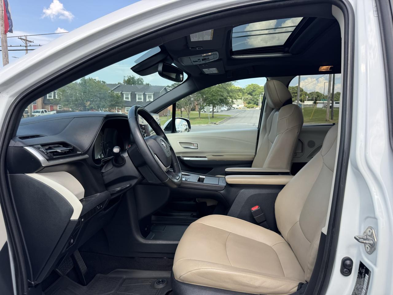 Toyota Sienna XLE FWD 8-Passenger (Natl) 2021