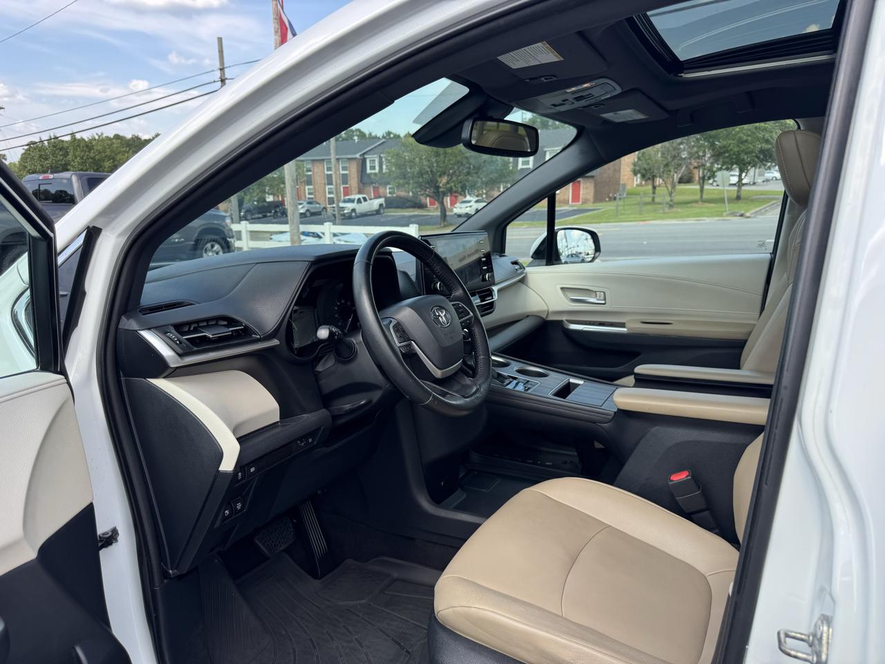 Toyota Sienna XLE FWD 8-Passenger (Natl) 2021