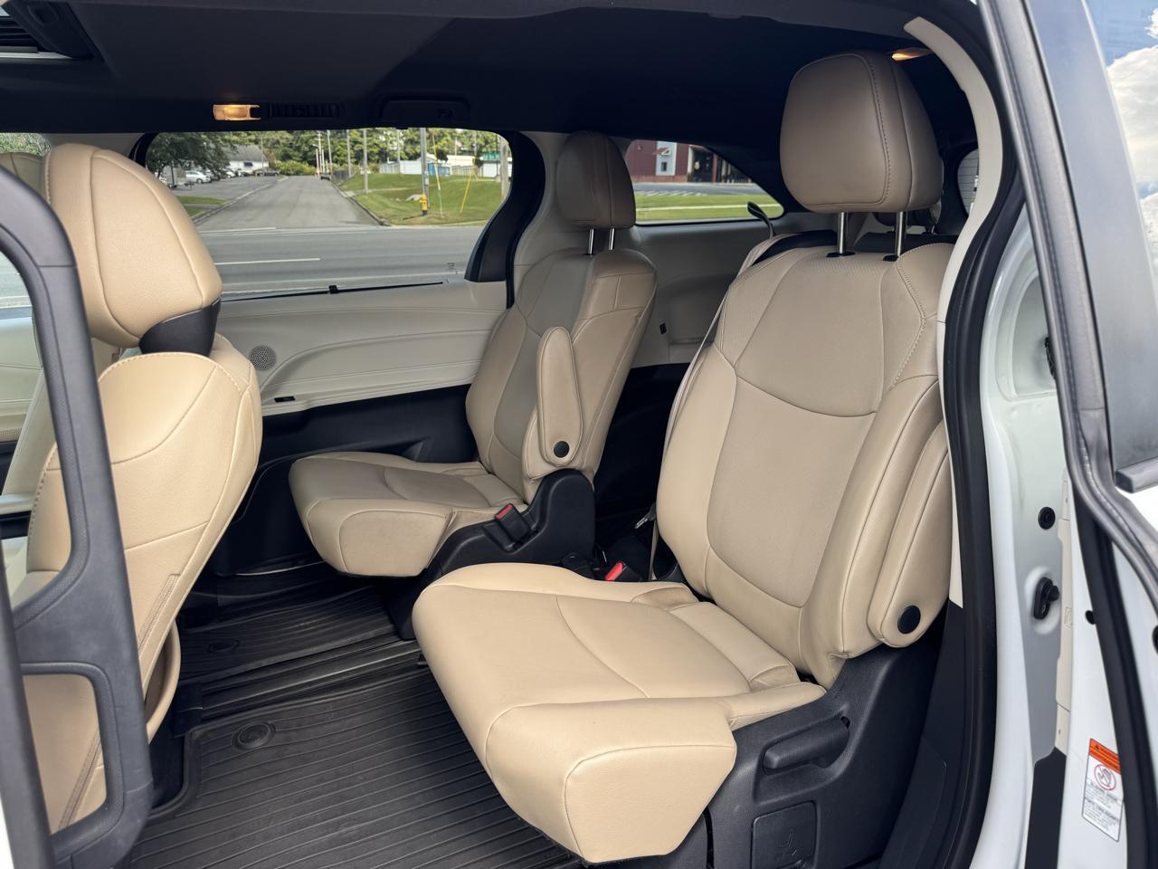 Toyota Sienna XLE FWD 8-Passenger (Natl) 2021
