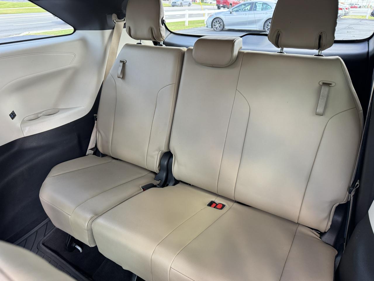 Toyota Sienna XLE FWD 8-Passenger (Natl) 2021