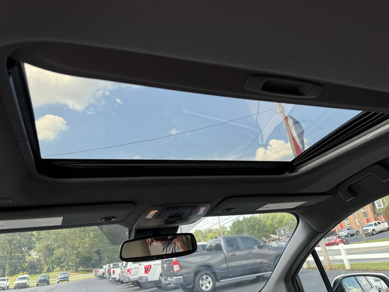 Toyota Sienna XLE FWD 8-Passenger (Natl) 2021